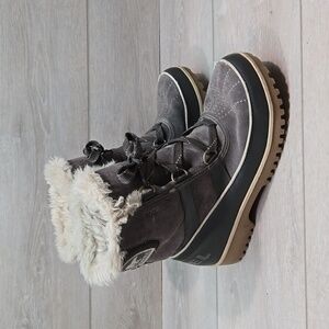 Sorel Women Leather Insulated lined boots shoes sz 9